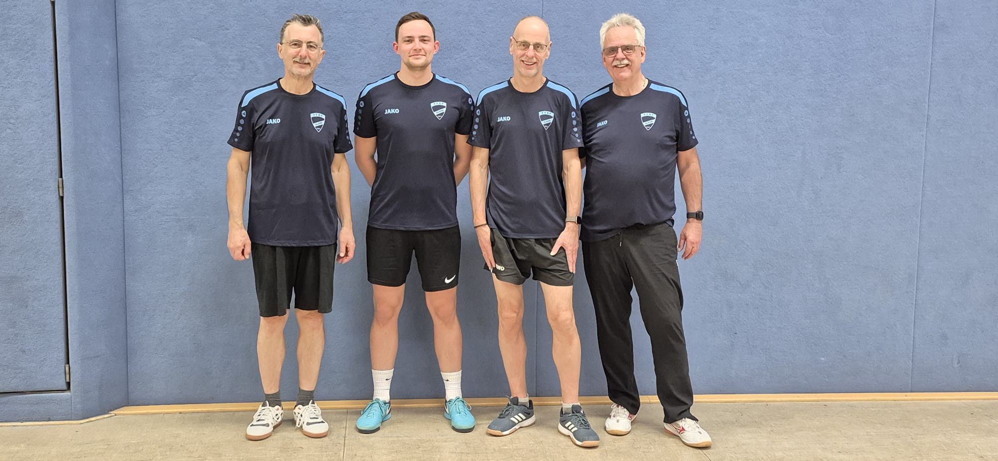 Mannschaft der TTSF Glehn in der Sporthalle